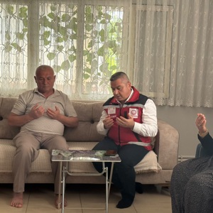İl Müdürümüz Sayın Naci Yılmaz, AZİZ Şehidimiz Jandarma Komando Er Serdar Açık’ın kıymetli ailesini ve  Aziz Şehidimiz Piyade Sözleşmeli Er Mehmet Can’ın kıymetli ailesini ziyaret etti.  - fotoğraf 6