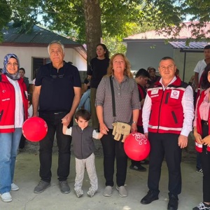 Sosyal ve Ekonomik Destek (SED) Hizmetinin Etkinliğinin Artırılması Okul Destek Projesi kapsamında desteklenen çocuklarımız için, Sumbas Kaymakamı Sayın Hakan Kara ve İl Müdürümüz Sayın Naci Yılmaz’ın katılımıyla Bağdaş Yaylası’nda piknik etkinliği düzenlendi - fotoğraf 4