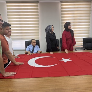 Osmaniye Aile ve Sosyal Hizmetler İl Müdürlüğümüzde, Şehit Yakını ve Gazi Yakını ile engelli kadrosunda göreve başlayan personellerimizin, aday memurluk sürecini başarıyla tamamlamalarının ardından düzenlenen Yemin Töreni gerçekleştirildi. - fotoğraf 2