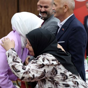 Bakanımız Mahinur Özdemir Göktaş, Hakkari’de Şehit Aileleri ve Gazilerle Vefa Buluşmasında Bir Araya Geldi - fotoğraf 2