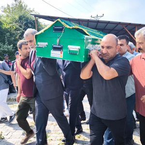 İl Müdürümüz Emre Çalğan Şehit Annesi Huriye Bekar’ın Cenaze Törenine Katıldı  - fotoğraf 1