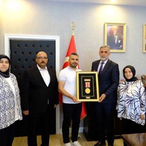 İl Müdürlüğümüzde Görev Yapan Kahraman Gazilerimize Övünç Madalyası Takdim Edildi - fotoğraf 1
