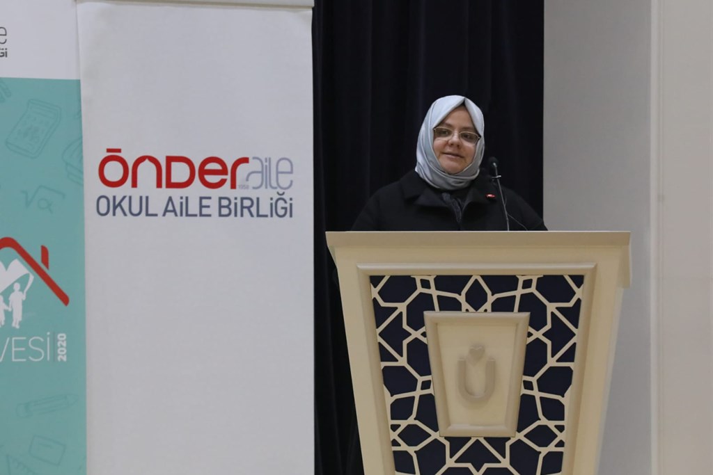 Bakan Selçuk, Okul Aile Birliği Zirvesine Katıldı