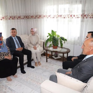 Şehit Yakını ve Gazi Ailesi Ziyaret Edildi - fotoğraf 2