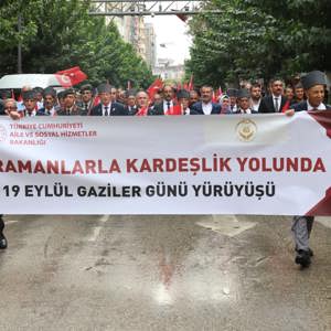 19 Eylül Gaziler Günü Kapsamında “Kahramanlarla Kardeşlik Yolunda” Kortej Yürüyüşü Düzenlendi - fotoğraf 2