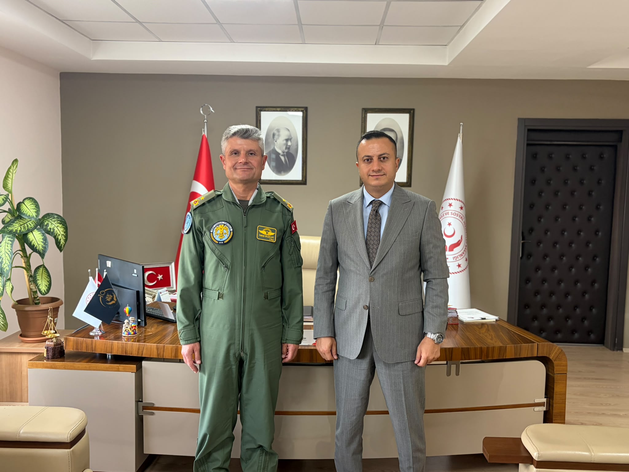 İl Müdürümüz Selim KÖSE, Isparta Kara Havacılık Okul Komutanı Sayın Tuğgeneral Hakan BOZKURT’u makamında misafir etti.