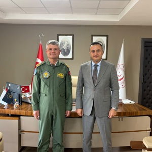 İl Müdürümüz Selim KÖSE, Isparta Kara Havacılık Okul Komutanı Sayın Tuğgeneral Hakan BOZKURT’u makamında misafir etti. - fotoğraf 1