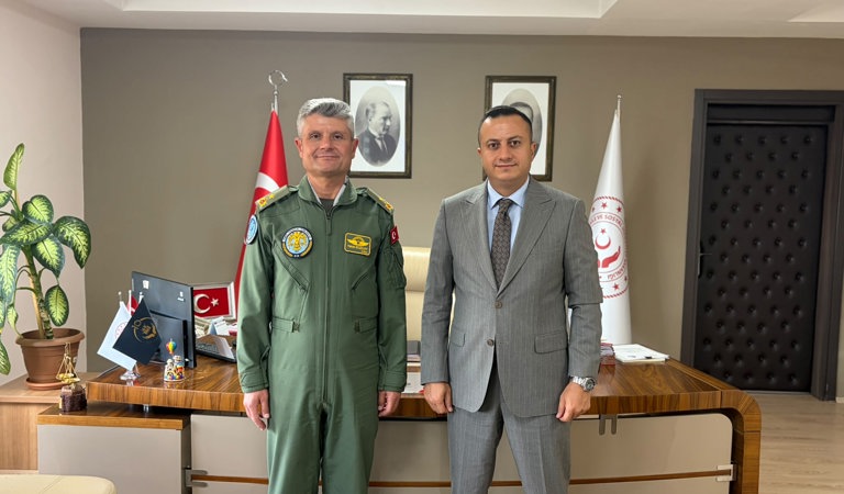 İl Müdürümüz Selim KÖSE, Isparta Kara Havacılık Okul Komutanı Sayın Tuğgeneral Hakan BOZKURT’u makamında misafir etti.