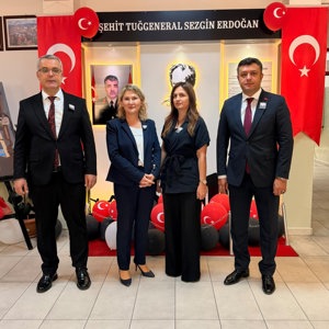 Kahraman Şehidimiz Tuğgeneral Sezgin Erdoğan’ın 6. ölüm yıl dönümü dolayısıyla, adını taşıyan Şehit Sezgin Erdoğan Anadolu Lisesinde düzenlenen anma programına İl Müdür Yardımcımız Kamile Şahin ve görevli çalışma arkadaşlarımız katılım sağladı. - fotoğraf 2