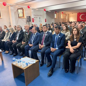 Kahraman Şehidimiz Tuğgeneral Sezgin Erdoğan’ın 6. ölüm yıl dönümü dolayısıyla, adını taşıyan Şehit Sezgin Erdoğan Anadolu Lisesinde düzenlenen anma programına İl Müdür Yardımcımız Kamile Şahin ve görevli çalışma arkadaşlarımız katılım sağladı. - fotoğraf 1