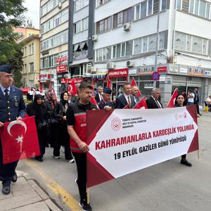 Gaziler Günü “Kahramanlarla Kardeşlik Yolunda” Yürüyüşü ile Anıldı - fotoğraf 3