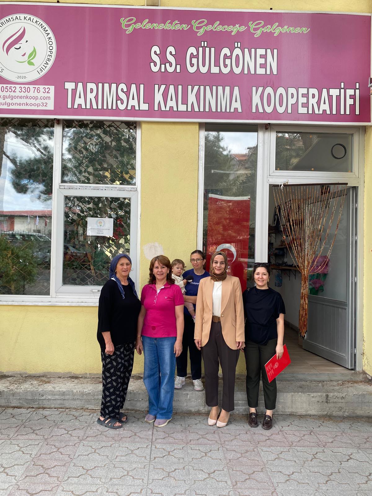 İl Müdür Yardımcımız Neslihan Şeyma Taşaltın Soydinç ve görevli çalışma arkadaşlarımız tarafından S.S. Gülgönen Tarımsal Kalkınma Kadın Kooperatifine ziyaret gerçekleştirildi.