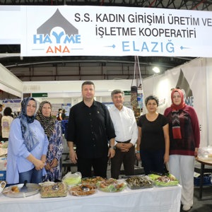  İl Müdürümüz Kadın Kooperatifleri  Standını Ziyaret Etti - fotoğraf 1
