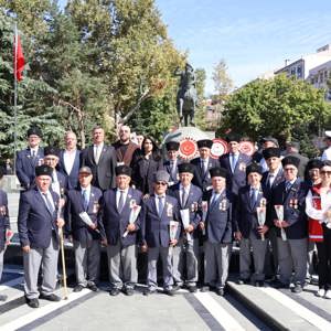 19 Eylül Gaziler Günü Münasebetiyle Çelenk Sunma ve Anma Programı Düzenlendi - fotoğraf 2