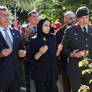 19 Eylül Gaziler Günü Münasebetiyle Şehitlik ve Anıtlarda Anma Programı Düzenlendi - fotoğraf 5