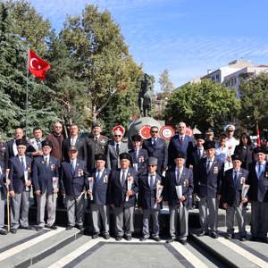 19 Eylül Gaziler Günü Münasebetiyle Çelenk Sunma ve Anma Programı Düzenlendi - fotoğraf 1