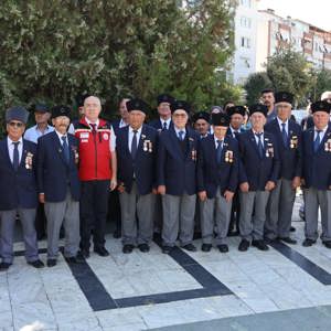 19 Eylül Gaziler Günü Münasebetiyle Çelenk Sunma ve Anma Programı Düzenlendi - fotoğraf 7