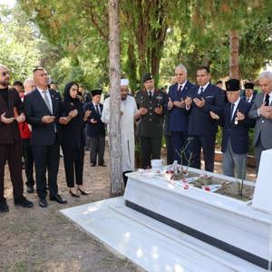 19 Eylül Gaziler Günü Münasebetiyle Şehitlik ve Anıtlarda Anma Programı Düzenlendi - fotoğraf 4