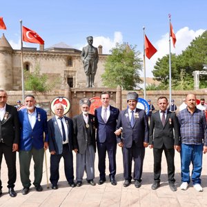 19 Eylül Gaziler Günü, Bitlis'te çelenk sunma töreniyle kutlandı - fotoğraf 5