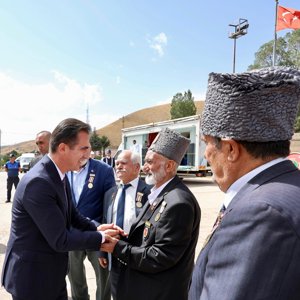 19 Eylül Gaziler Günü, Bitlis'te çelenk sunma töreniyle kutlandı - fotoğraf 4