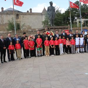 19 Eylül Gaziler Günü, Bitlis'te çelenk sunma töreniyle kutlandı - fotoğraf 1