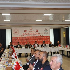 Kahraman Gazilerimizle Aynı Sofrada, Aynı Gönülde - fotoğraf 1