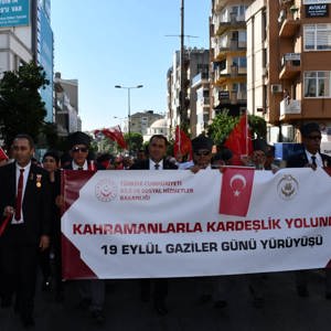 19 Eylül Gaziler Günü kapsamında “Kahramanlarla Kardeşlik Yolunda” Yürüyüşü - fotoğraf 1