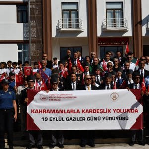 19 Eylül Gaziler Günü kapsamında “Kahramanlarla Kardeşlik Yolunda” Yürüyüşü - fotoğraf 11