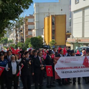 19 Eylül Gaziler Günü kapsamında “Kahramanlarla Kardeşlik Yolunda” Yürüyüşü - fotoğraf 12