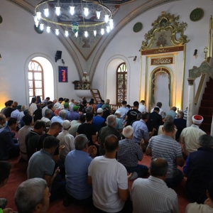 19 Eylül Gaziler Günü dolayısıyla, vatanımızın bölünmez bütünlüğü ve milletimizin bekası uğruna canlarını feda eden aziz şehitlerimiz ile ebediyete irtihal eden kahraman gazilerimizin ruhlarına ithafen Menteşe Kurşunlu Camii’nde Mevlid-i Şerif programı düzenlendi. - fotoğraf 1