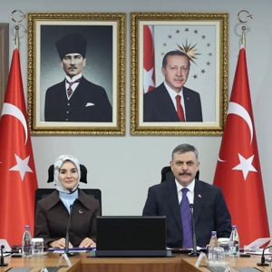 Valimiz Sayın Dr. İdris AKBIYIK ve İl Müdürümüz Sayın Mahmut SELÇUK, İçişleri Bakanımız Sayın Mustafa ÇİFTÇİ ile Aile ve Sosyal Hizmetler Bakanımız Sayın Mahinur ÖZDEMİR GÖKTAŞ’ın başkanlığında, Video Konferans Sistemi (VKS) üzerinden gerçekleştirilen “İl ve İlçe Sosyal Yardımlaşma ve Dayanışma Vakıfları Performans Karnesi” konulu toplantıya katıldı. - fotoğraf 1