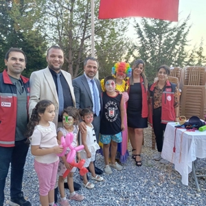 Muğla’da Roman vatandaşlarımızın kültürel değerlerinin yaşatılması, sosyal dayanışmanın güçlendirilmesi ve toplumsal birlikteliğin pekiştirilmesi amacıyla Romanlar Gecesi düzenlendi. - fotoğraf 1