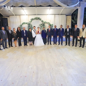 Valimiz Sayın Dr. İdris AKBIYIK ve İl Müdürümüz Mahmut SELÇUK, Aziz Şehidimiz Jandarma Teğmen Altuğ PEK’in kardeşi Aliye PEK ile Tayfun ÖZTÜRK’ün nikâh merasimine katılarak genç çiftin nikâh şahitliğini yaptı. - fotoğraf 1