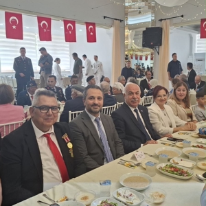 19 Eylül Gaziler Günü anma programları kapsamında, Valimiz Sayın Dr. İdris AKBIYIK’ın ev sahipliğinde gazilerimiz ile şehit ve gazi ailelerimiz onuruna yemek programı düzenlendi. Programa İl Müdürümüz Mahmut SELÇUK katıldı.  - fotoğraf 2