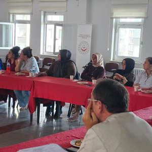 Çocukla İlişkiyi Oyunla Güçlendirme Projesiyle Bakım Personelinin Yetkinlikleri Güçlendiriliyor - fotoğraf 13