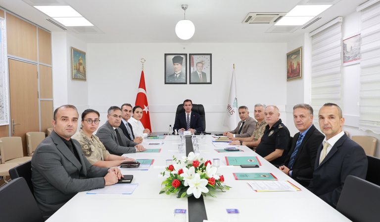 Valimiz Sayın Ahmet Karakaya başkanlığında “Okul ve Çevresi Güvenlik Tedbirleri Toplantısı” gerçekleştirildi