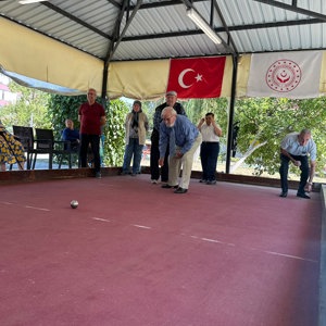 Huzurevi Sakinleri Arasında Dostluk Buluşması ve Bocce Maçı Gerçekleştirildi - fotoğraf 2