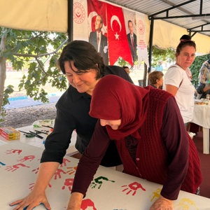 ‘Minik Eller, Büyük Gülüşler El Ele Bir Hatıra’ Temasıyla Kıymetli Büyüklerimiz Öğrencilerle Buluştu - fotoğraf 5