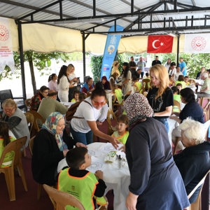 ‘Minik Eller, Büyük Gülüşler El Ele Bir Hatıra’ Temasıyla Kıymetli Büyüklerimiz Öğrencilerle Buluştu - fotoğraf 2