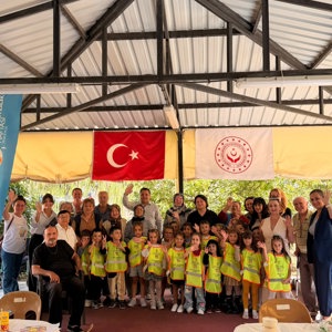 ‘Minik Eller, Büyük Gülüşler El Ele Bir Hatıra’ Temasıyla Kıymetli Büyüklerimiz Öğrencilerle Buluştu - fotoğraf 1