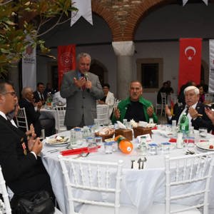 Kahramanlarımızla Aynı Sofrada, Aynı Gururla - fotoğraf 12