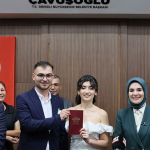 Aile ve Gençlik Fonu kapsamında yeni yuva kuran 18 bin 334 genç için Eylül ayında 2 milyar 76 milyon lira ödeme yapıldı - fotoğraf 1