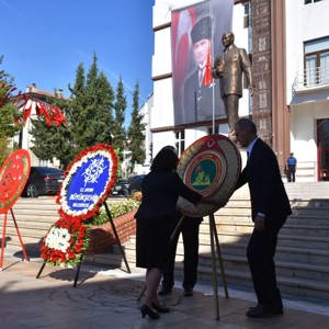 19 Eylül Gaziler Günü dolayısıyla Atatürk Anıtı’nda Çelenk Sunma Töreni düzenlendi. - fotoğraf 8