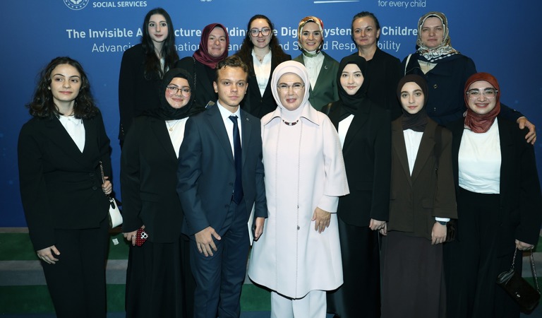 Emine Erdoğan Hanımefendi ve Bakanımız Göktaş, BM'de çocuklar için güvenli dijital sistemlerin inşasına ilişkin programa katıldı