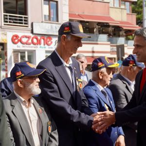 19 Eylül Gaziler Günü programı kapsamında Çaycuma Sosyal Hizmet Merkezi Müdürlüğü koordinesinde Çelenk Sunma Töreni Gerçekleştirilmiştir. - fotoğraf 2