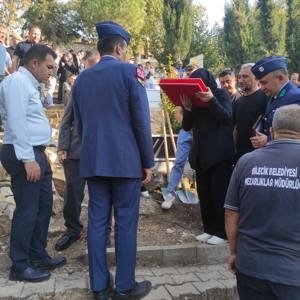 KIBRIS GAZİMİZ ALİ ARI’YI SON YOLCULUĞUNA UĞURLADIK - fotoğraf 8