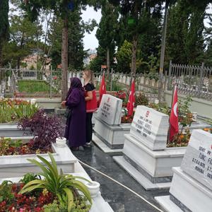 Şehit Annemizin Kabir Ziyaretine Eşlik Ettik  - fotoğraf 7