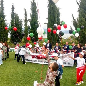 Uçurtmalar Vurulmasın, Gökyüzü Çocuklara Kalsın ! - fotoğraf 1