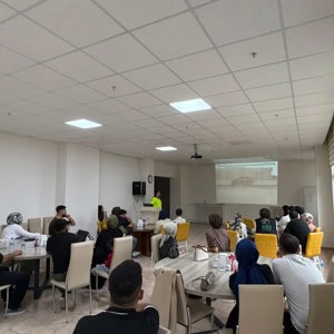 Karayolları Trafik Güvenliği İl Strateji Kurulu Performans Göstergeleri kapsamında, Evlilik Öncesi Eğitim Programına katılan çiftlere yönelik trafik güvenliği eğitimi gerçekleştirildi. - fotoğraf 1