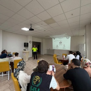 Karayolları Trafik Güvenliği İl Strateji Kurulu Performans Göstergeleri kapsamında, Evlilik Öncesi Eğitim Programına katılan çiftlere yönelik trafik güvenliği eğitimi gerçekleştirildi. - fotoğraf 5